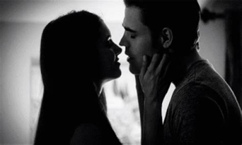 gif couple kiss|Kiss Love Couple .